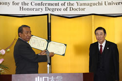 Yamaguchi University confers honorary degree of Doctor to Dr. Bakta