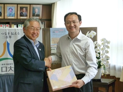 Five-member Delegation Led by Vice President of Jiangsu University Visit Yamaguchi University