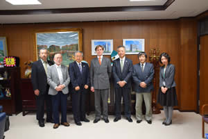 2015/4/3 在京都フランス総領事らが来学、岡学長を表敬訪問。