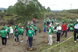 ウダヤナ大学等との共催による樹林化プロジェクト「植樹祭」を実施