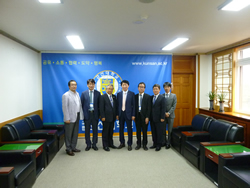 岡学長らが韓国の２大学（群山大学校，梨花女子大学校）を訪問